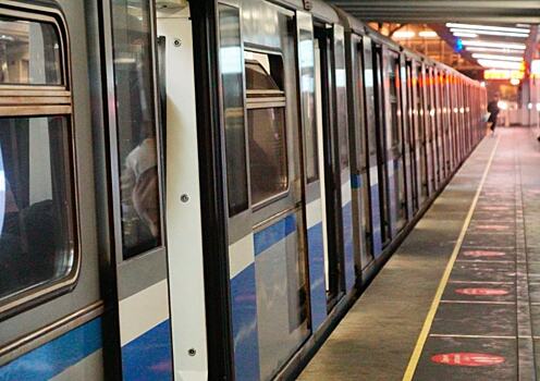 Человек погиб на оранжевой ветке метро в Москве
