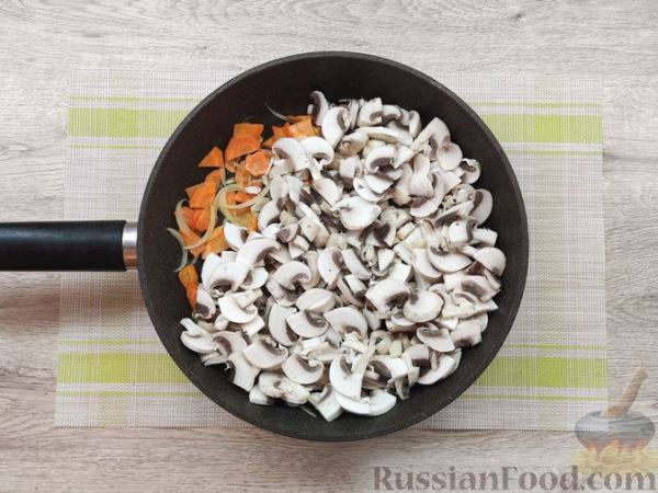 Гречка с овощами и грибами, на сковороде