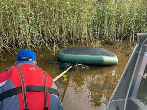 В Ленобласти спасатели извлекли из воды тело мужчиныПеревернутую лодку погибшего увидели люди, которые сообщили о возможном происшествии.